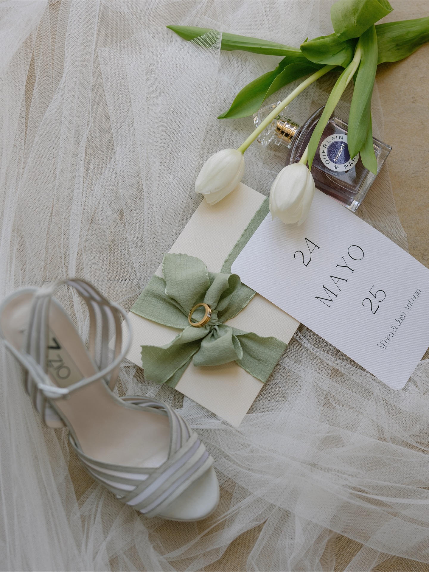 Algunos de los detalles más bonitos de los preparativos de África 🤍 Wedding Planner, Diseño y Decoración @cuccarosse Fotografía @jesusmartinezphotos Video @macedofilms Ramo @floristeriapulgarverde Papelería @danabecrea #cuccarosse #cuccarosseweddingplanner #weddingplanner #organizacionboda #weddingplannerespaña #weddingplannersevilla #weddingsevilla #weddingspain #weddingplannerspain #destinationwedding #destinationweddingsevilla #sevillawedding #sevillaweddingplanner #preparativosboda #preparativosnovia #tiaranovia #ramonovia #zapatosnovia #alianzas #bodacivil #bodareligiosa #sevilla #bodassevilla #bodaandalucia #bodasandalucia #weddinginspo #weddinginspiration #weddingideas #weddingday #bodas2025