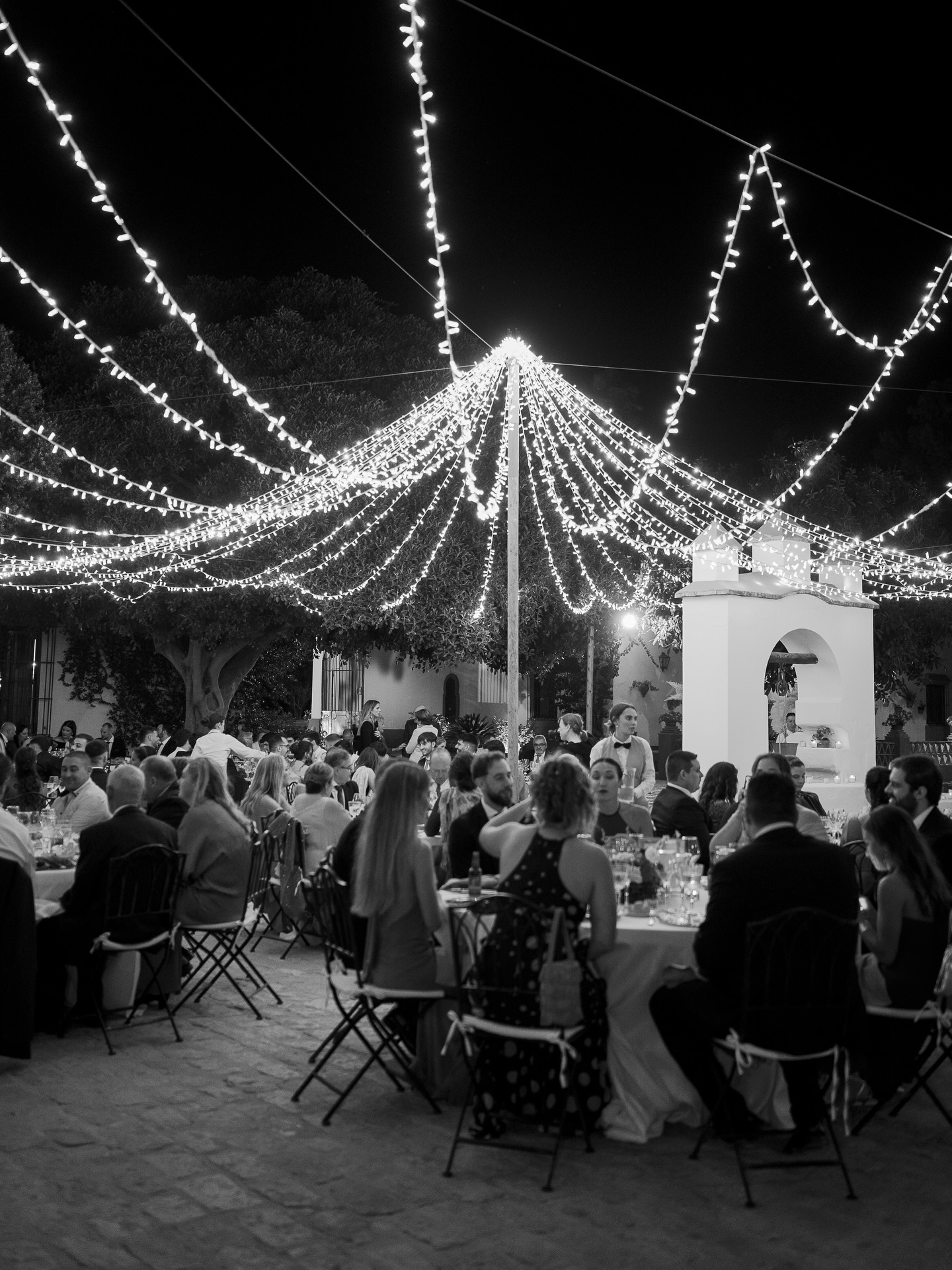 Extrañando las noches de boda, pero disfrutando de lo que está por venir ✨ Wedding Planner, Diseño y Decoración @cuccarosse Fotografía @josemariacasco_ Video @bovedafilms Espacio @cortijoelchamorro Catering @guadalquivircatering Iluminación @luce_tu_boda #cuccarosse #cuccarosseweddingplanner #weddingplanner #organizacionboda #weddingplannerespaña #weddingplannersevilla #weddingsevilla #weddingspain #weddingplannerspain #destinationwedding #destinationweddingsevilla #sevillawedding #sevillaweddingplanner #decoracionboda #banqueteboda #conviteboda #mesasboda #cenaboda #bodasdenoche #bodacivil #bodareligiosa #sevilla #bodassevilla #bodaandalucia #bodasandalucia #weddinginspo #weddinginspiration #weddingideas #weddingday #bodas2025
