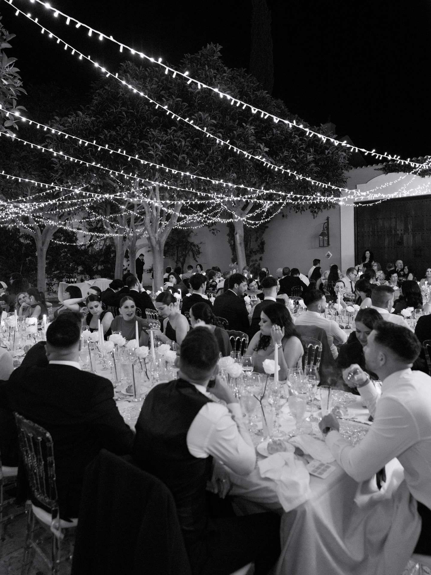 The time of your lives 🖤 Wedding Planner, Diseño y Decoración @cuccarosse Pareja @africaorden @fleky1907 Fotografía @jesusmartinezphotos Video @macedofilms Vestido novia @pronovias Muah @jclorabeauty Traje novio @bund_company Venue @haciendalosfrailesdesanalberto Catering @guadalquivircatering Decoración floral @eventovipdecor Iluminación @luce_tu_boda DJ y sonido @spiritmusic_djs #cuccarosse #weddingplannersevilla #weddingsevilla #destinationweddingseville #nightwedding
