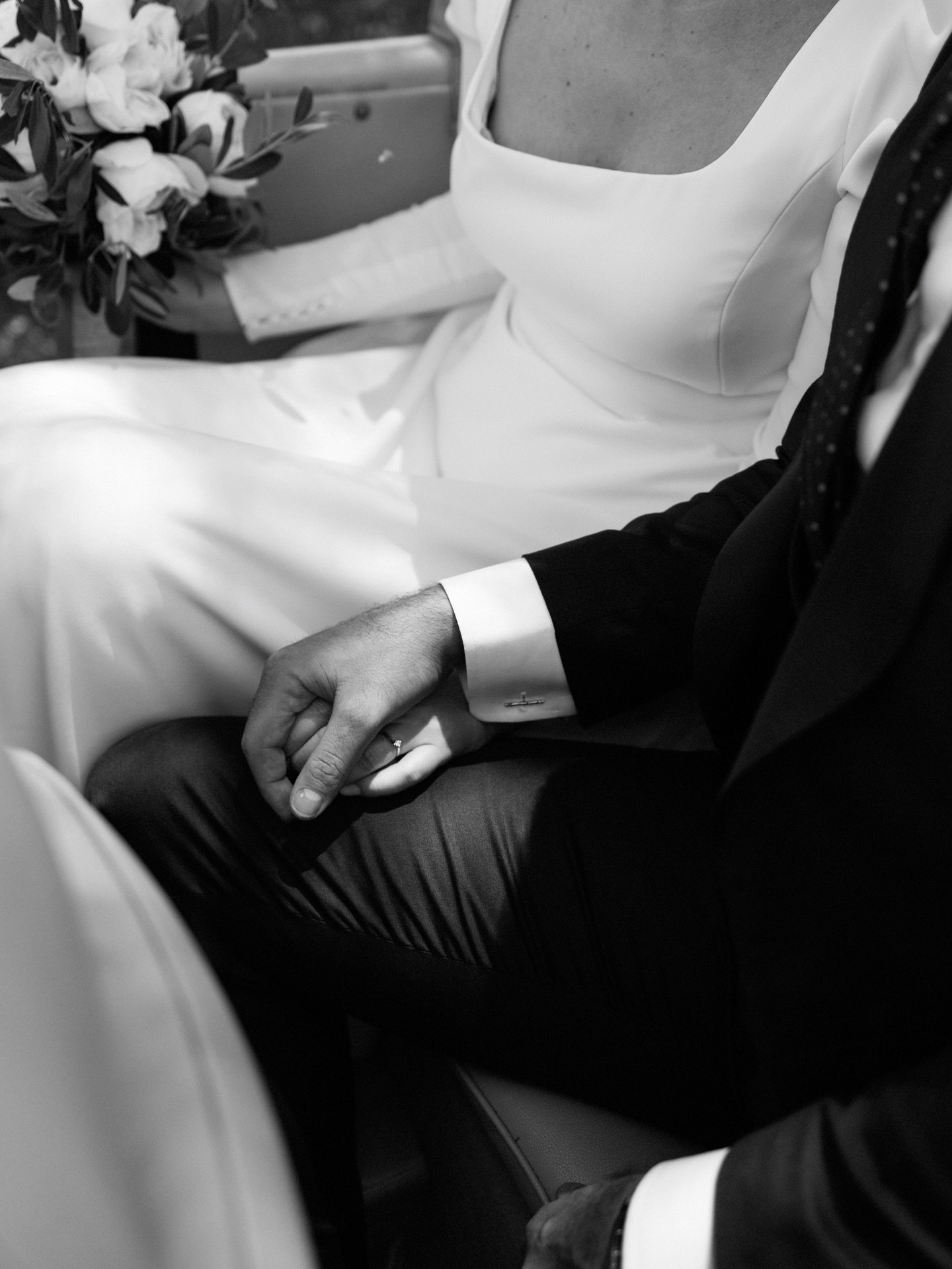 Una boda es más que una fiesta, es una promesa de caminar juntos incluso cuando el camino no sea fácil, de elegirse cada día y de construir, poco a poco, una vida compartida llena de amor y verdad. 🤍 Wedding Planner, Diseño y Decoración @cuccarosse Pareja @carmengarlz @carlosmcasado Fotografía @jesusmartinezphotos Video lachicafilms Espacio @eltrobalcortijo Vestido novia @pronovias Ramo @floresverdepistacho Traje novio @dappersworld Coche nupcial @cochesdebodasycine #cuccarosse #weddingplannersevilla #weddingsevilla #destinationweddingseville #bodassevilla