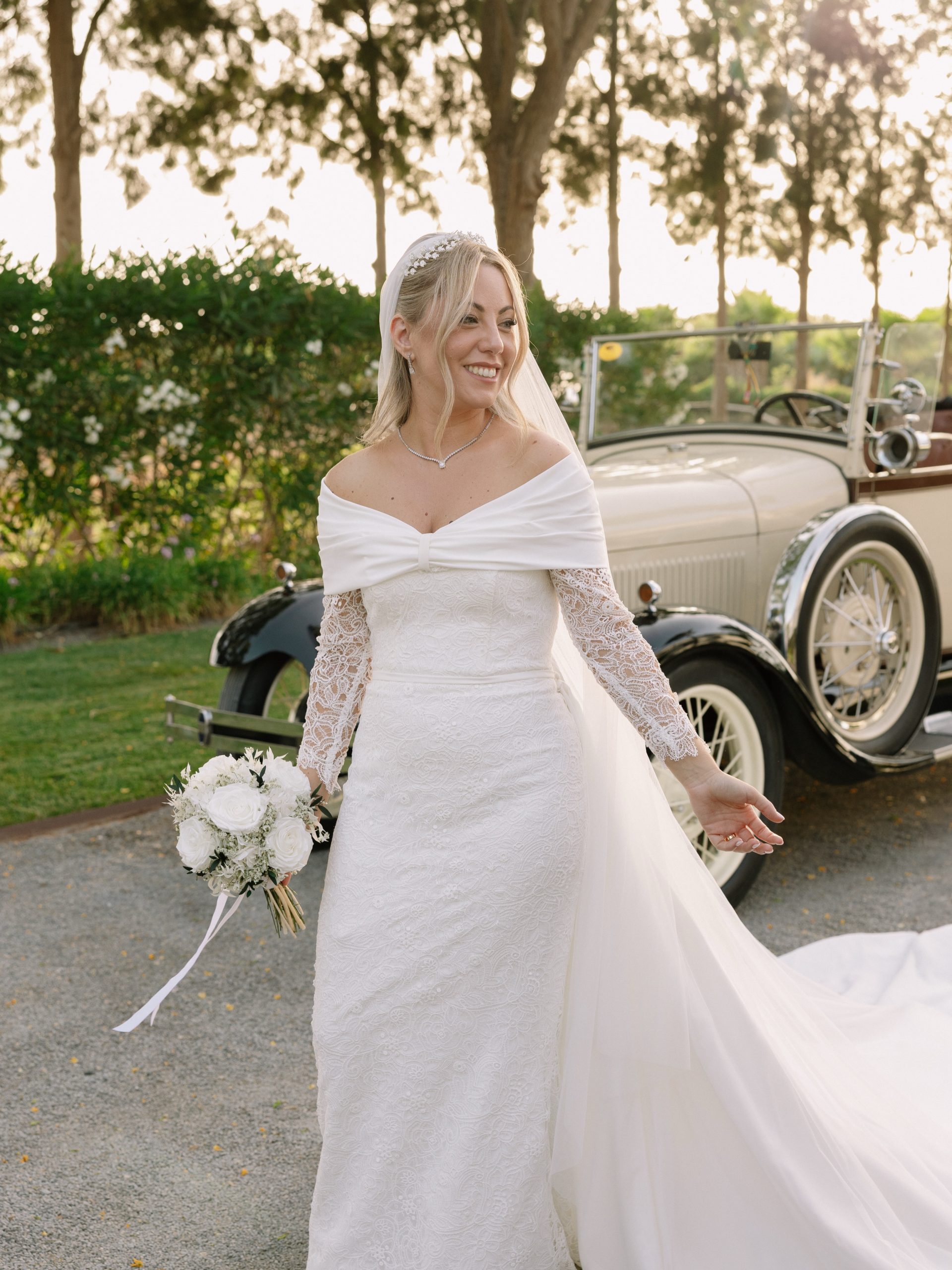 Detrás de una sonrisa así, hay una novia inmensamente feliz 🤍 Wedding Planner, Diseño y Decoración @cuccarosse Novia @rebeca.mardom Fotografía @cristinavizcainofotografia Vídeo @vaiprods Vestido novia @franc_sarabia Maquillaje @elmaletindeguada Peluquería @adameestilistas Ramo @floresverdepistacho Venue @eltrobalcortijo #cuccarosse #weddingplannersevilla#weddingsevilla #destinationweddingseville #novias2026