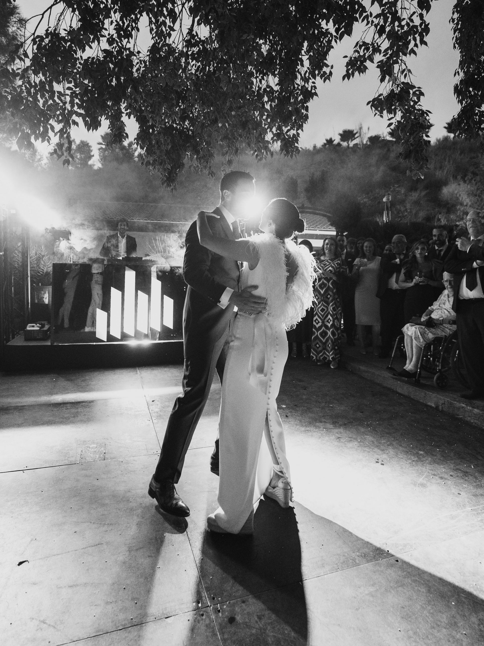 Y fuiste tú mi baile inolvidable 💍✨ Wedding Planner @cuccarosse Pareja Carmen @xabimo4 Fotografía @sealoversphoto Video @adriantoscanofilmstories Vestido novia @mariabaraza Muah @paquimartin_makeup Traje novio @felixramirooficial Venue @casonadelmolino__ DJ y sonido @decibelio___ #weddingplannermalaga #weddingmalaga #destinationweddingmalaga #bodasmalaga #weddingdance