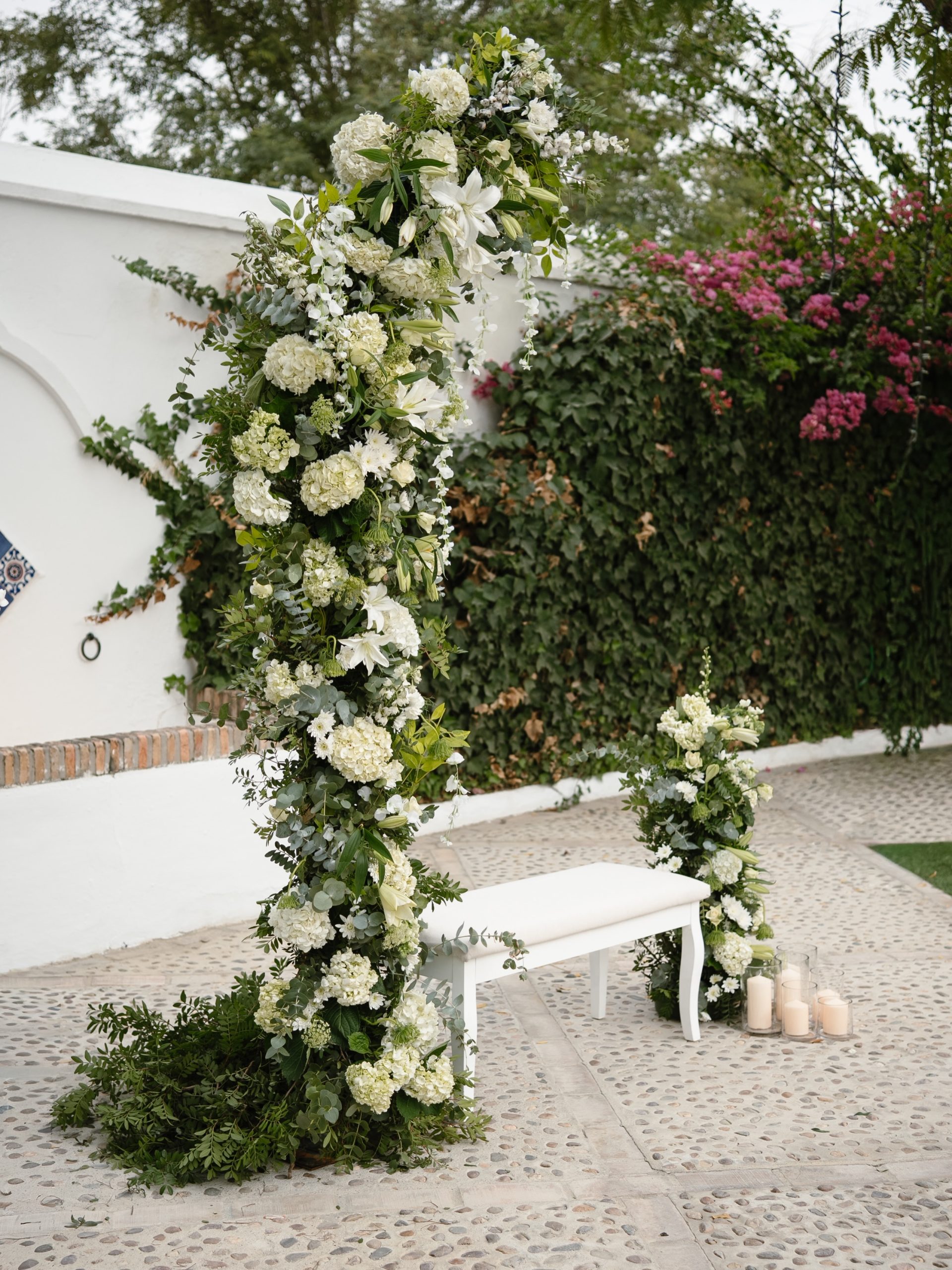 Detalles de la ceremonia de octubre de Elia y Tomás. 💍✨ Wedding Planner, Diseño y Decoración @cuccarosse Fotografía @armandodiazfoto Video @bellota_films Venue @haciendalosfrailesdesanalberto Decoración floral @eventovipdecor #cuccarosse #weddingplannersevilla #weddingsevilla #weddingceremony #ceremoniacivil