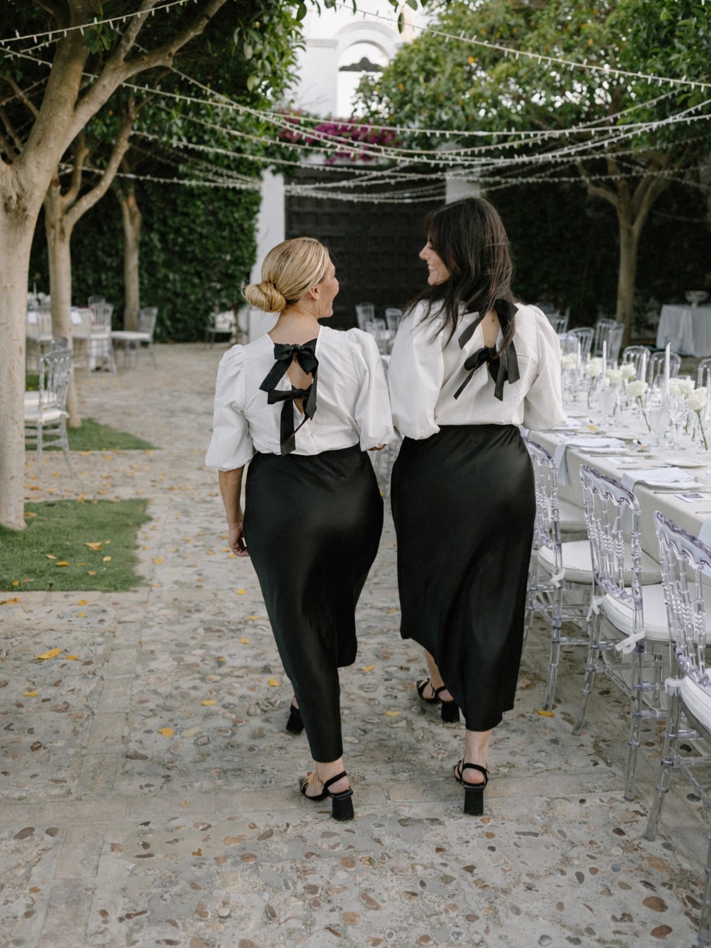 ¡A tan solo 10 días de comenzar la temporada! 💍✨ ¡Dentro de poco tenemos la primera boda del año y no podemos tener más ganas! Volver a la acción, a ese caos controlado, al trabajo en equipo con los compañeros, a organizar timings, a preparar una preciosa decoración, a apagar fuegos, a emocionarnos al veros caminar hacia el altar, a echar algún que otro baile... ¡Deseando que veais todo lo que está por venir este año! ☺️ Wedding Planner, Diseño y Decoración @cuccarosse Fotografía @jesusmartinezphotos Venue @haciendalosfrailesdesanalberto Catering @guadalquivircatering Decoración floral @eventovipdecor Iluminación @luce_tu_boda #cuccarosse #cuccarosseweddingplanner #weddingplannersevilla #weddingsevilla #bodassevilla