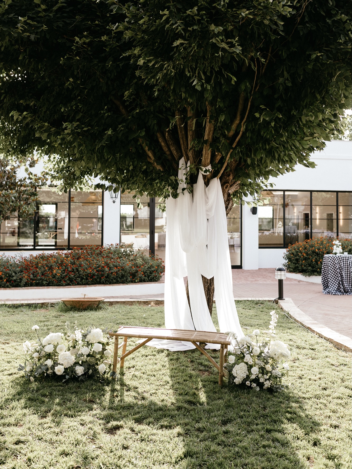 Los detalles que formaron parte de la ceremonia de Isa y David. 🤍🌿 Wedding Planner, Diseño y Decoración @cuccarosse Fotografía @bea_hidalgo Video @ana_amarillo_weddings Venue @malpicaquinta_eventos Catering @guadalquivircatering Decoración floral @floresverdepistacho #cuccarosse #weddingplannersevilla #weddingsevilla #weddingceremony #ceremoniacivil