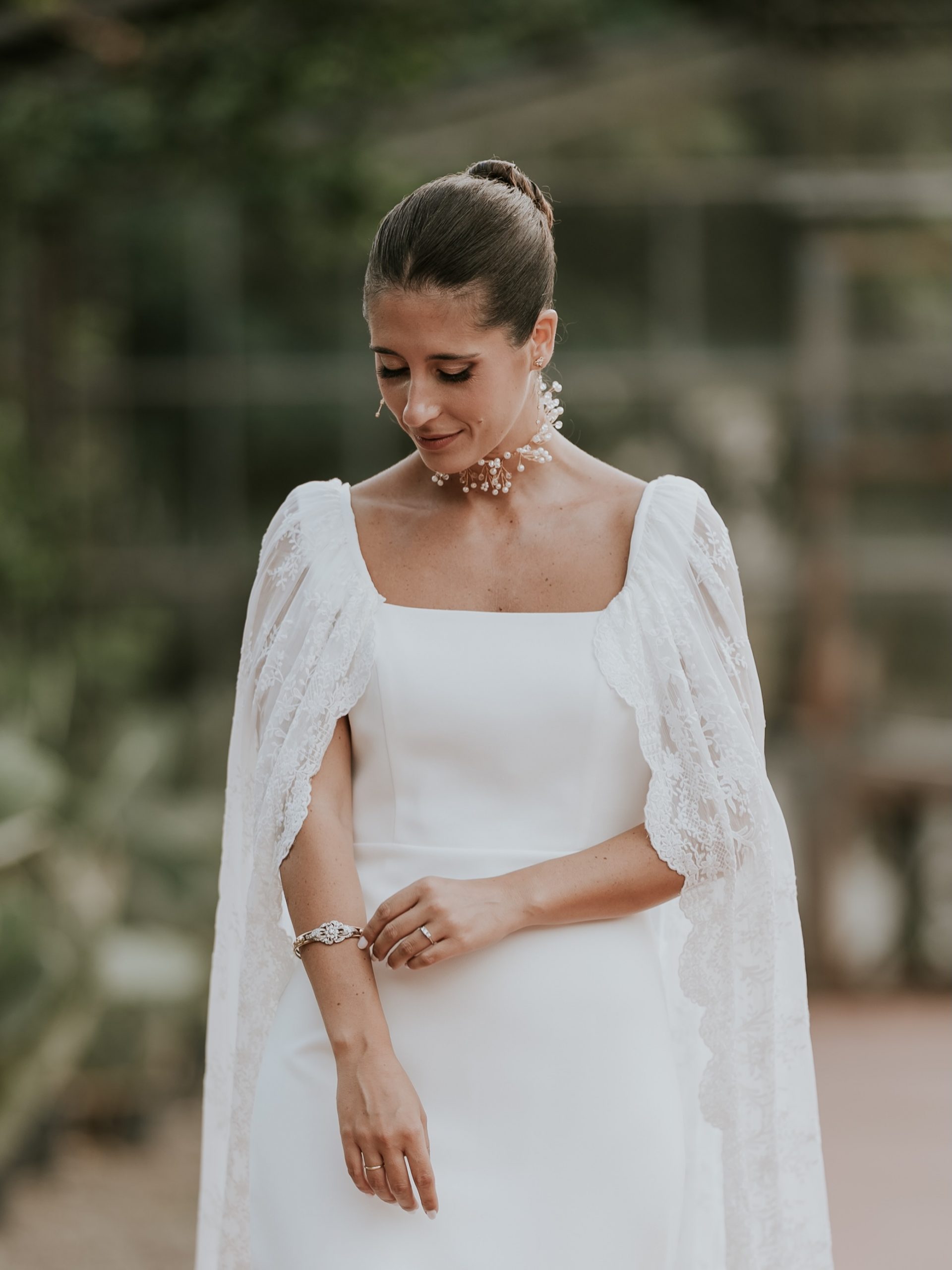 Elegancia y artesanía, así fue el vestido de Carmen diseñado por @mariabaraza 🤍 Wedding Planner @cuccarosse Fotografía @sealoversphoto Video @adriantoscanofilmstories Vestido novia @mariabaraza Muah @paquimartin_makeup Venue @casonadelmolino__ #cuccarosse #weddingplannermalaga #weddingmalaga #destinationweddingmalaga #novias2026