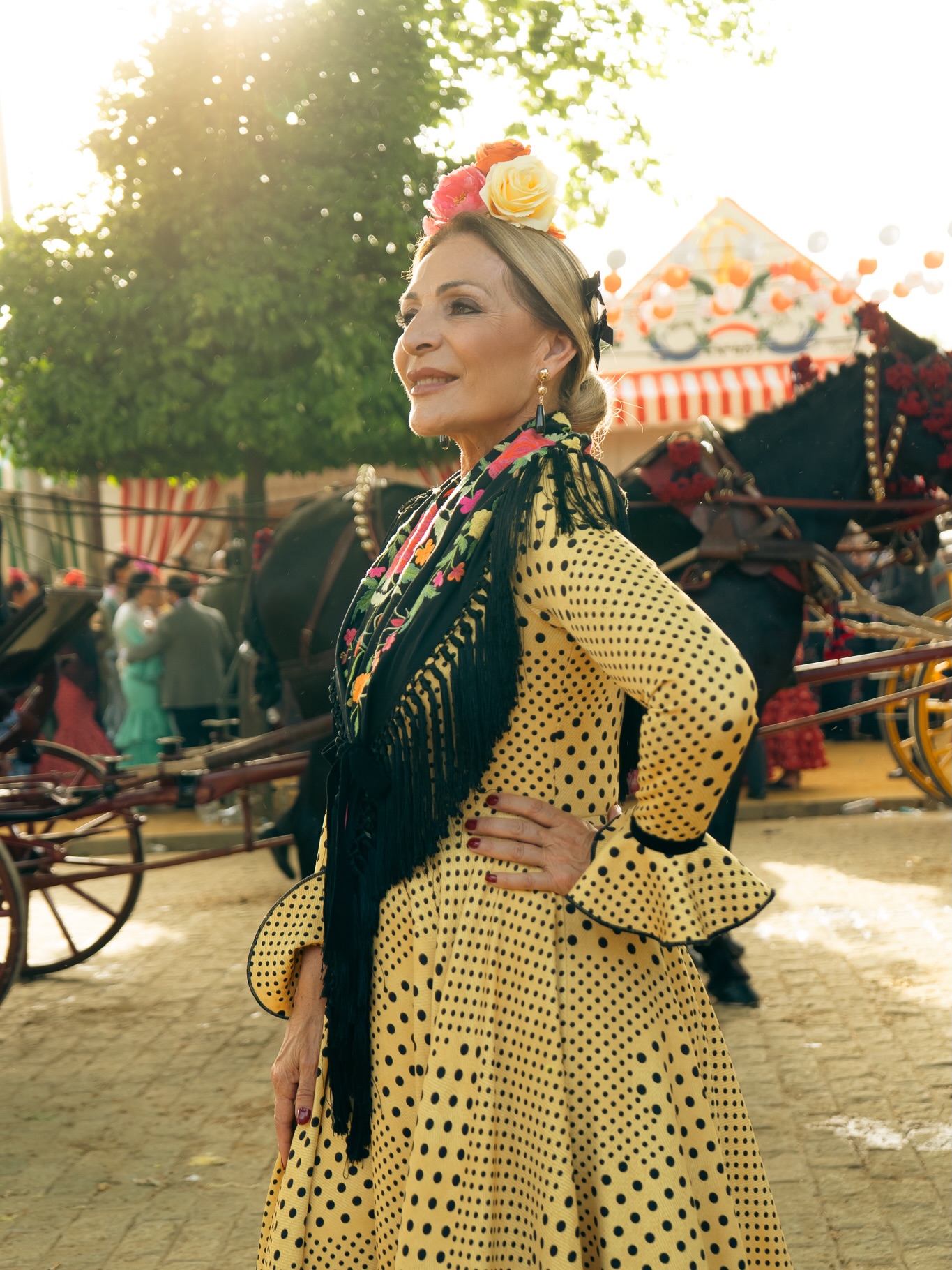 Caminar vestida de flamenca es hacerlo con historia, con carácter y con esa magia que solo Sevilla sabe regalar. 💛 #cuccarosse #cuccarosseweddingplanner #teamcuccarosse #feriadeabril #feria2026